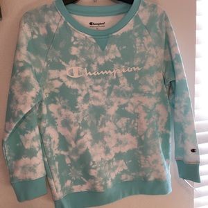 Girls Champion Sweatshirt. Adorable Baby Blue Color. Size XL